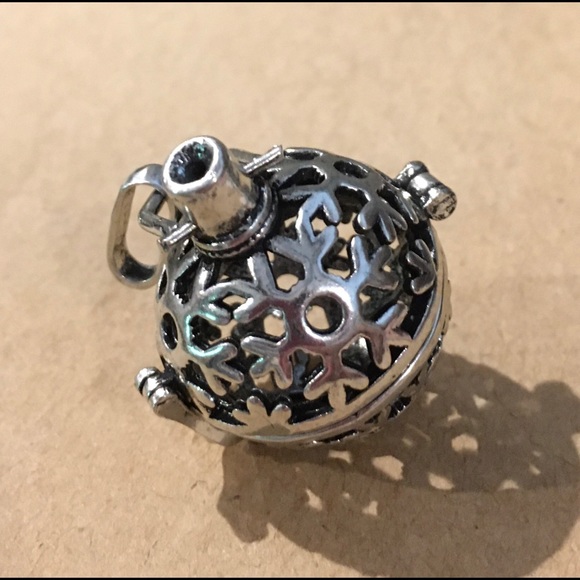 2 Harmony Pendants - Picture 4 of 6